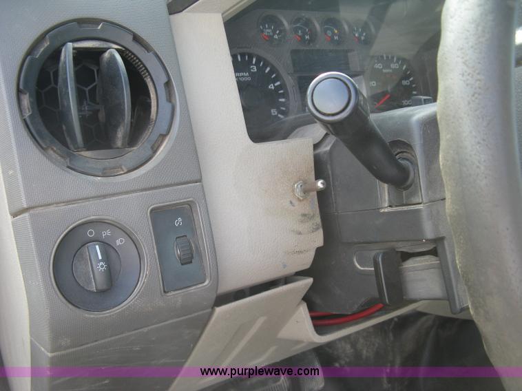 image for item L6408 2009 Ford F550 Super Duty XL truck cab and chassis