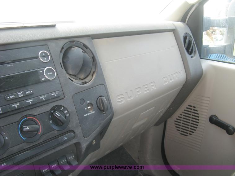 image for item L6408 2009 Ford F550 Super Duty XL truck cab and chassis