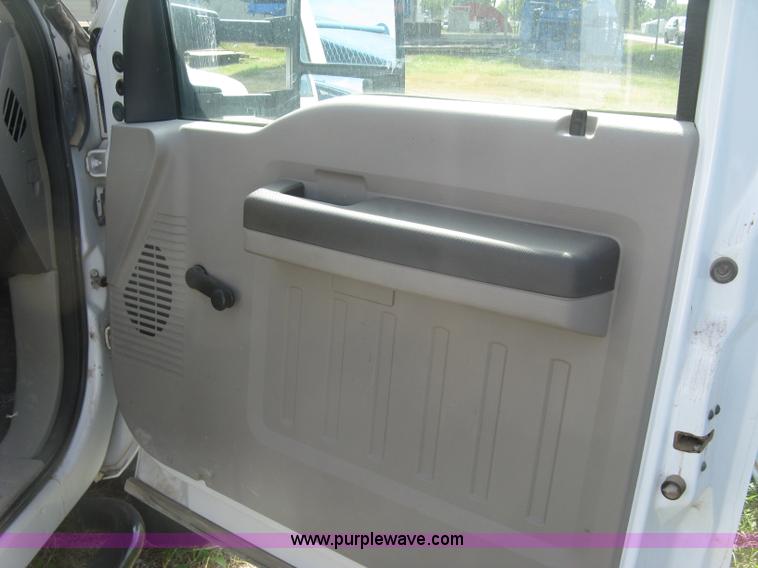 image for item L6408 2009 Ford F550 Super Duty XL truck cab and chassis