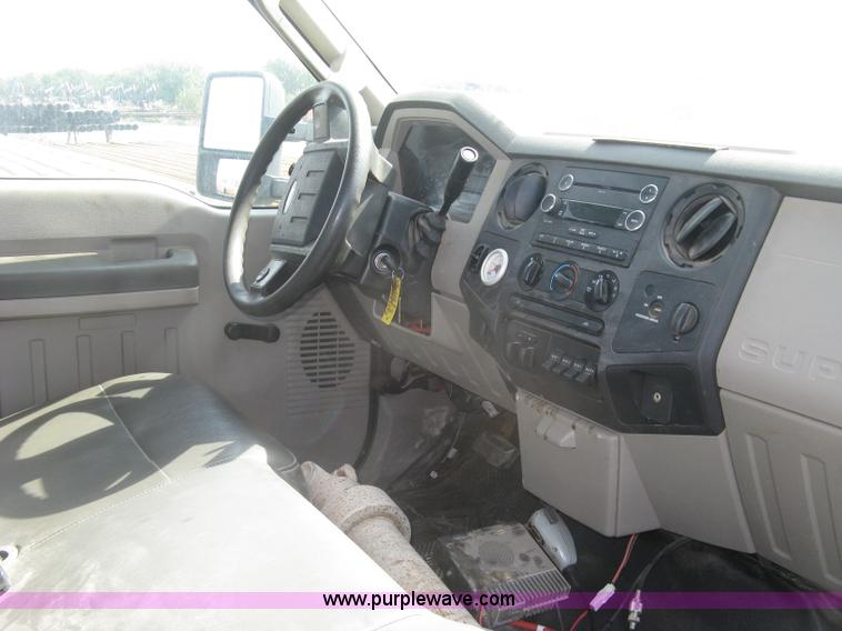 image for item L6408 2009 Ford F550 Super Duty XL truck cab and chassis