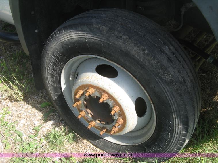 image for item L6408 2009 Ford F550 Super Duty XL truck cab and chassis