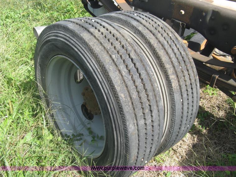 image for item L6408 2009 Ford F550 Super Duty XL truck cab and chassis