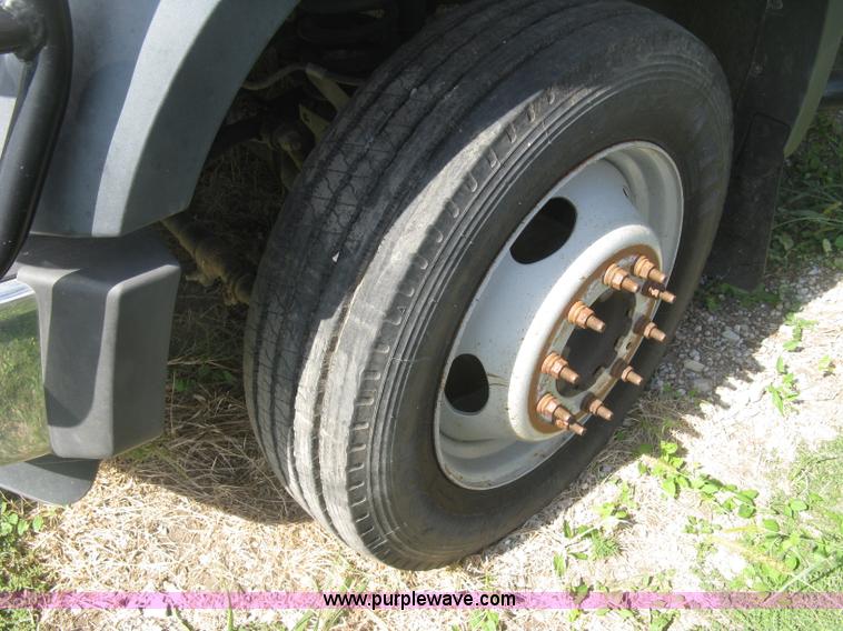 image for item L6408 2009 Ford F550 Super Duty XL truck cab and chassis