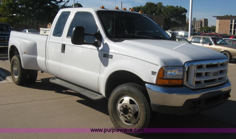 image for item L6419 1999 Ford F350 Super Duty XLT SuperCab pickup truck
