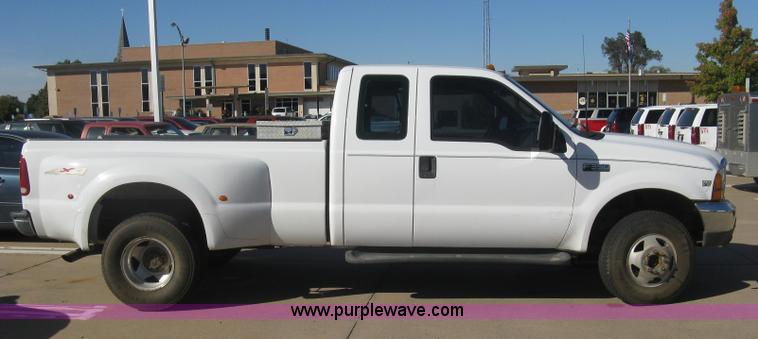 image for item L6419 1999 Ford F350 Super Duty XLT SuperCab pickup truck