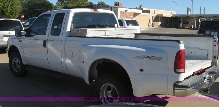 image for item L6419 1999 Ford F350 Super Duty XLT SuperCab pickup truck