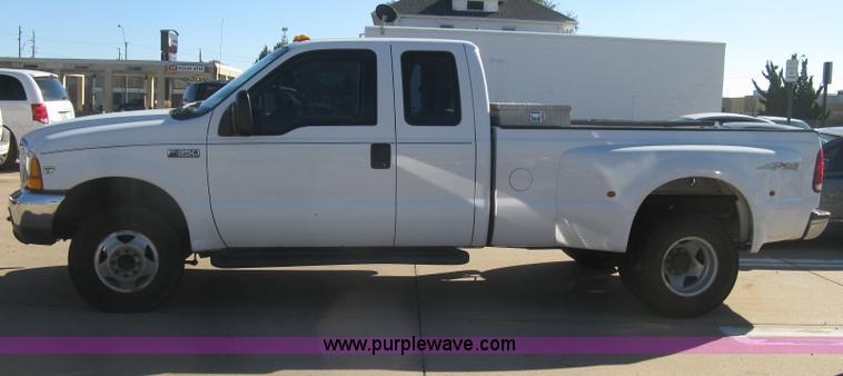 image for item L6419 1999 Ford F350 Super Duty XLT SuperCab pickup truck