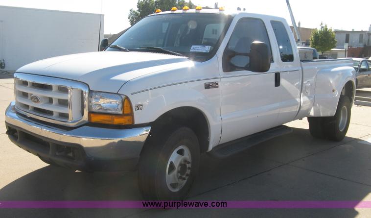 image for item L6419 1999 Ford F350 Super Duty XLT SuperCab pickup truck