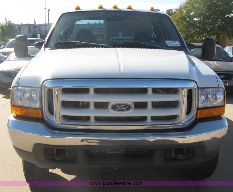 image for item L6419 1999 Ford F350 Super Duty XLT SuperCab pickup truck
