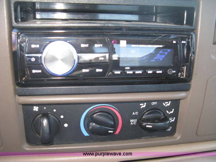 image for item L6419 1999 Ford F350 Super Duty XLT SuperCab pickup truck