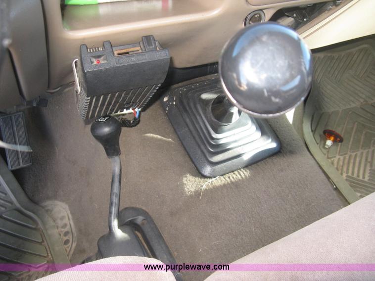 image for item L6419 1999 Ford F350 Super Duty XLT SuperCab pickup truck