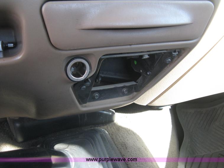 image for item L6419 1999 Ford F350 Super Duty XLT SuperCab pickup truck