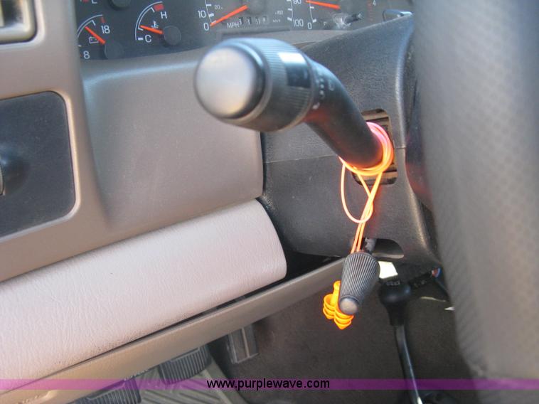 image for item L6419 1999 Ford F350 Super Duty XLT SuperCab pickup truck