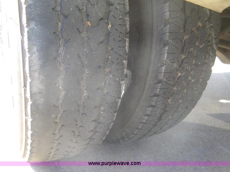 image for item L6419 1999 Ford F350 Super Duty XLT SuperCab pickup truck