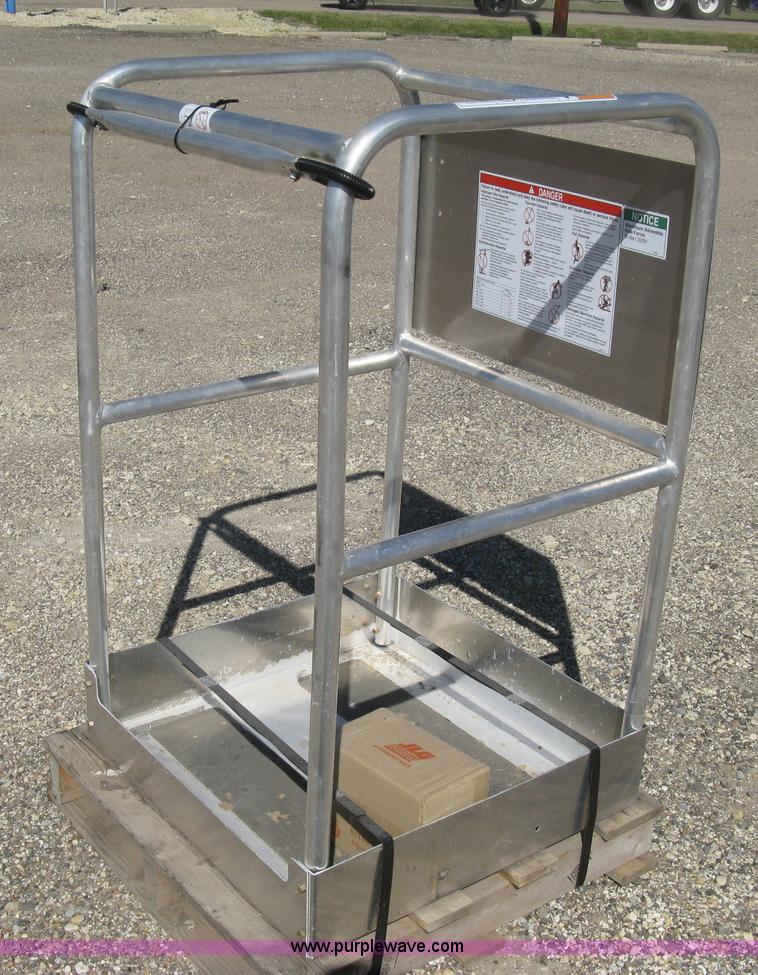 image for item BL9178 2015 Genie AWP30S man basket