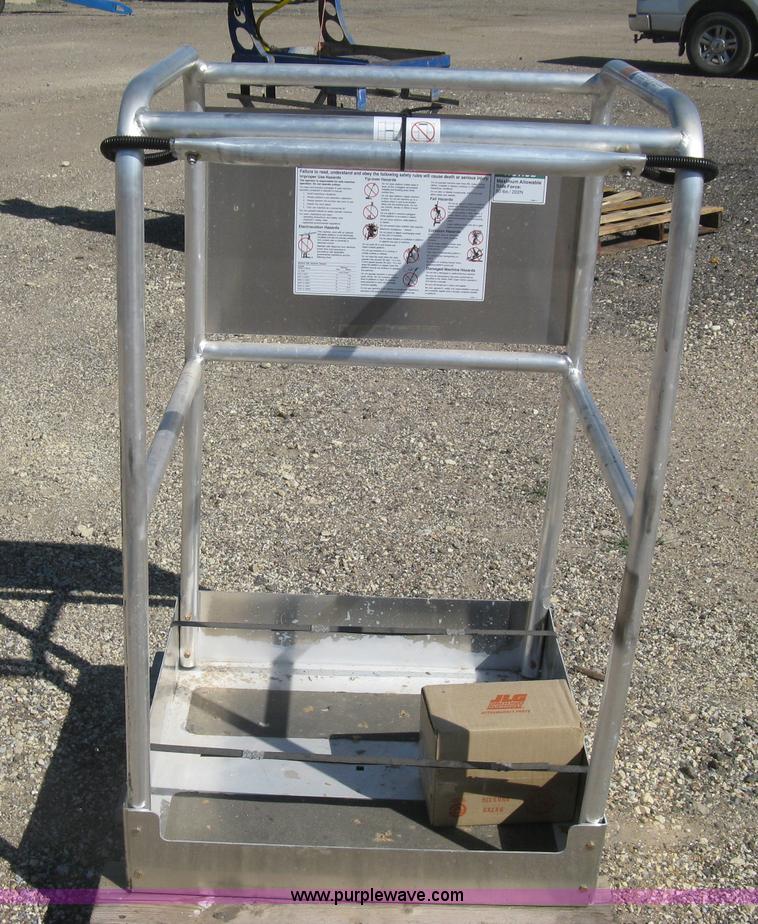 image for item BL9178 2015 Genie AWP30S man basket