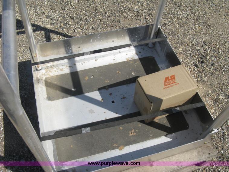 image for item BL9178 2015 Genie AWP30S man basket