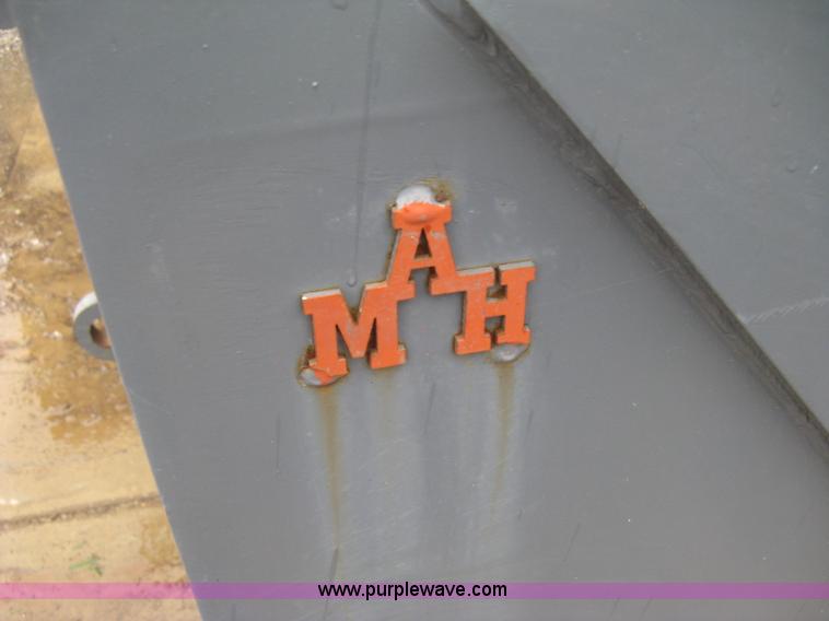 image for item BL9190 Arrow loader bucket