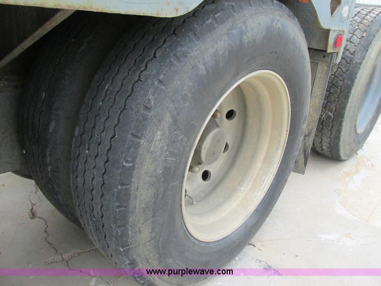 image for item BS9953 1991 Pratt DD/442T lowboy equipment trailer