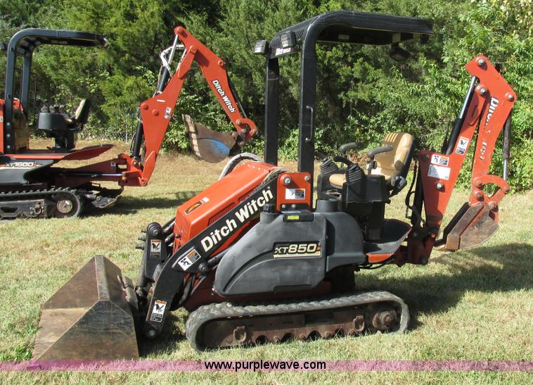 image for item BS9990 2004 Ditch Witch XT850 tool carrier