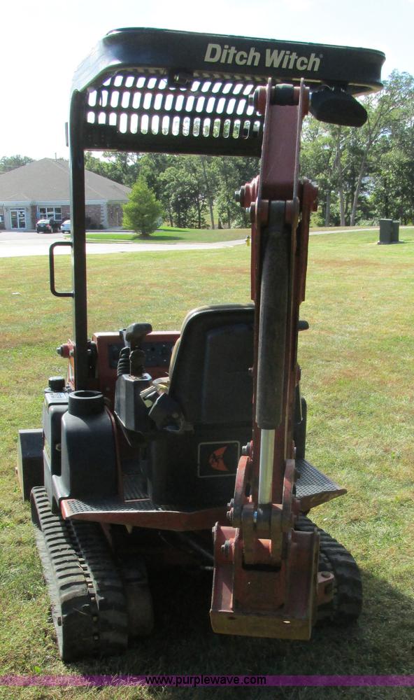 image for item BS9990 2004 Ditch Witch XT850 tool carrier