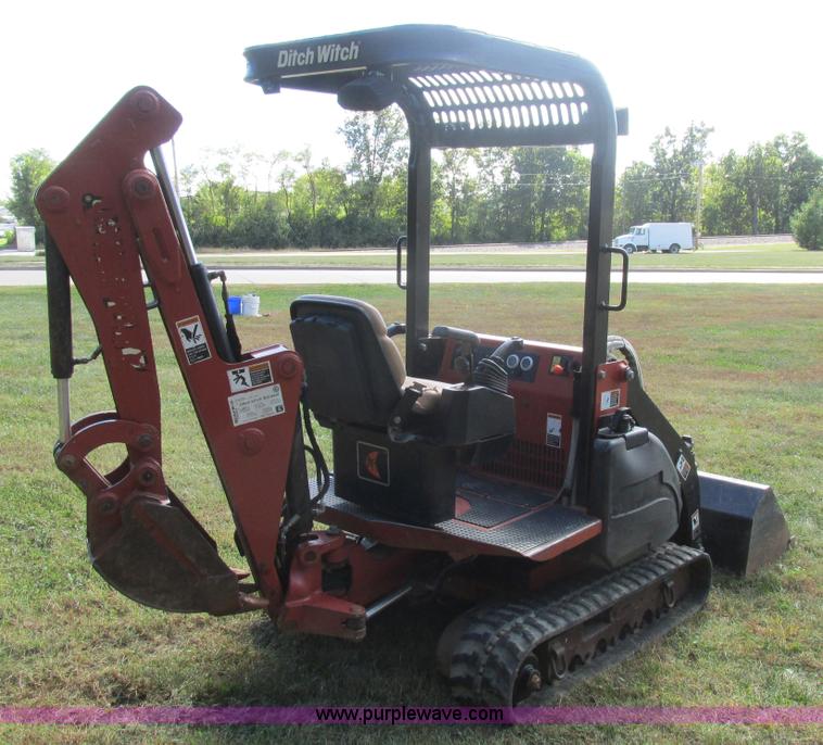 image for item BS9990 2004 Ditch Witch XT850 tool carrier