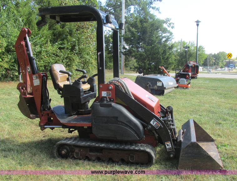 image for item BS9990 2004 Ditch Witch XT850 tool carrier