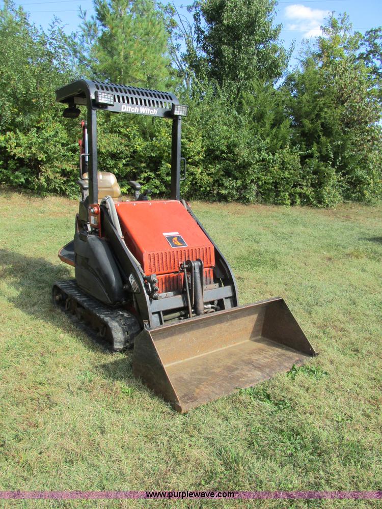 image for item BS9990 2004 Ditch Witch XT850 tool carrier