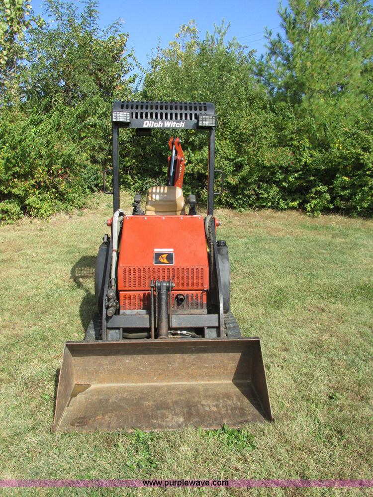 image for item BS9990 2004 Ditch Witch XT850 tool carrier