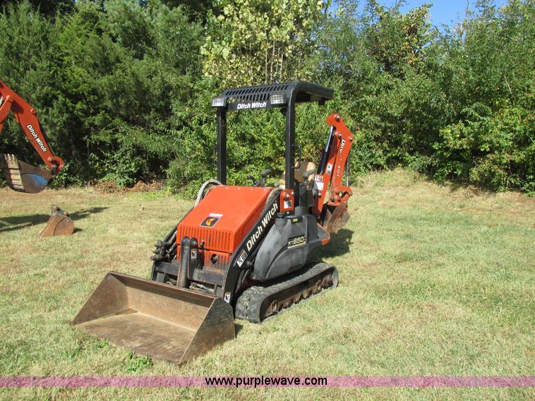image for item BS9990 2004 Ditch Witch XT850 tool carrier