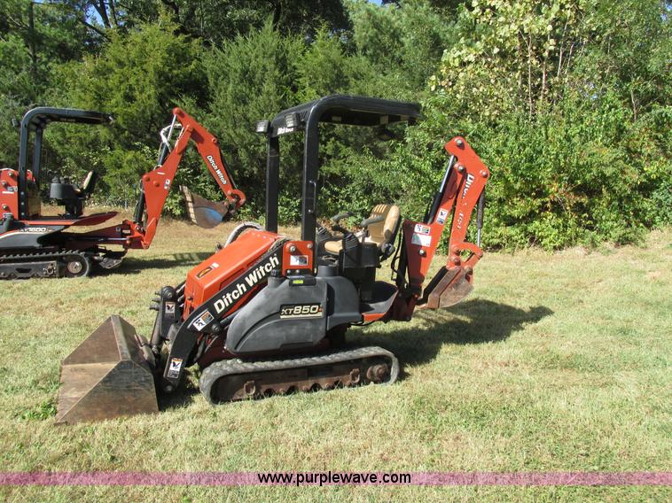 image for item BS9990 2004 Ditch Witch XT850 tool carrier