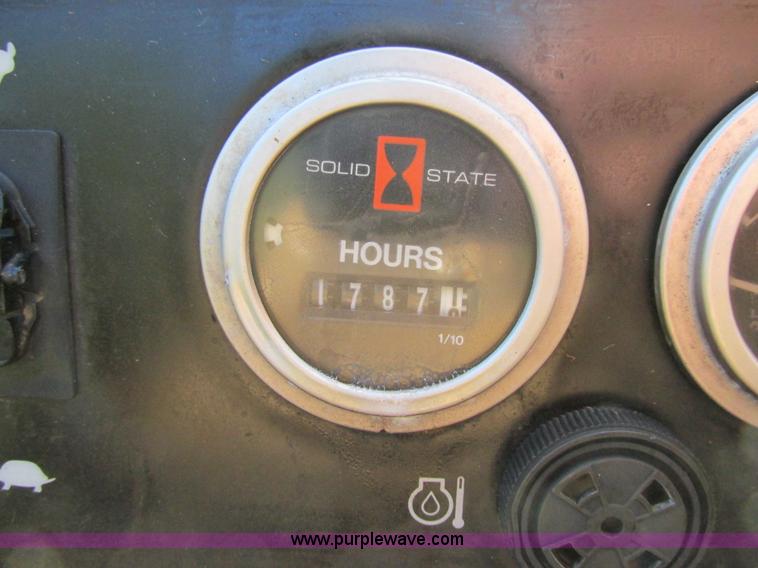 image for item BS9990 2004 Ditch Witch XT850 tool carrier