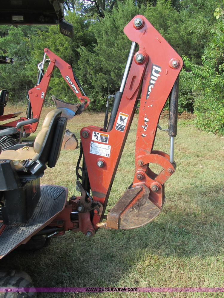 image for item BS9990 2004 Ditch Witch XT850 tool carrier