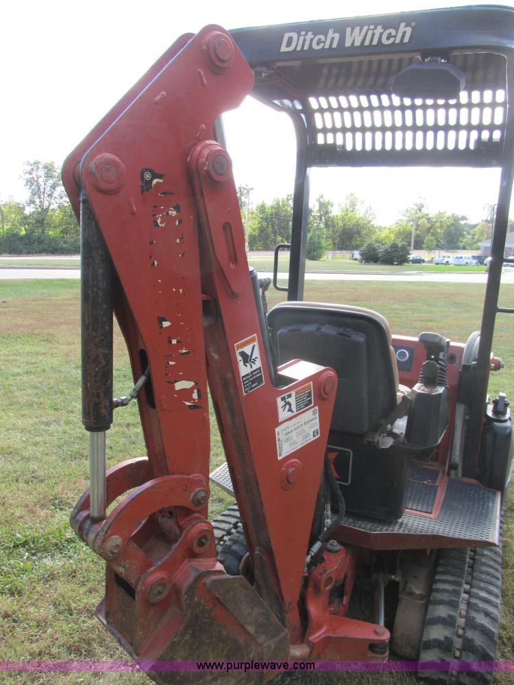 image for item BS9990 2004 Ditch Witch XT850 tool carrier