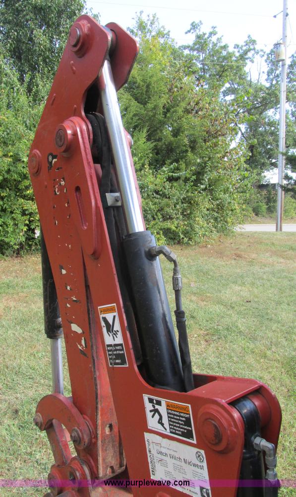 image for item BS9990 2004 Ditch Witch XT850 tool carrier