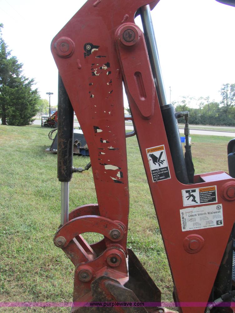 image for item BS9990 2004 Ditch Witch XT850 tool carrier
