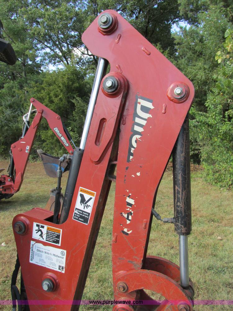image for item BS9990 2004 Ditch Witch XT850 tool carrier
