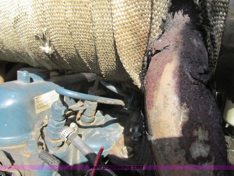 image for item BS9990 2004 Ditch Witch XT850 tool carrier