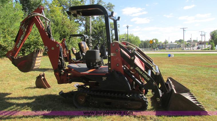 image for item BS9991 2007 Ditch Witch XT1600 tool carrier