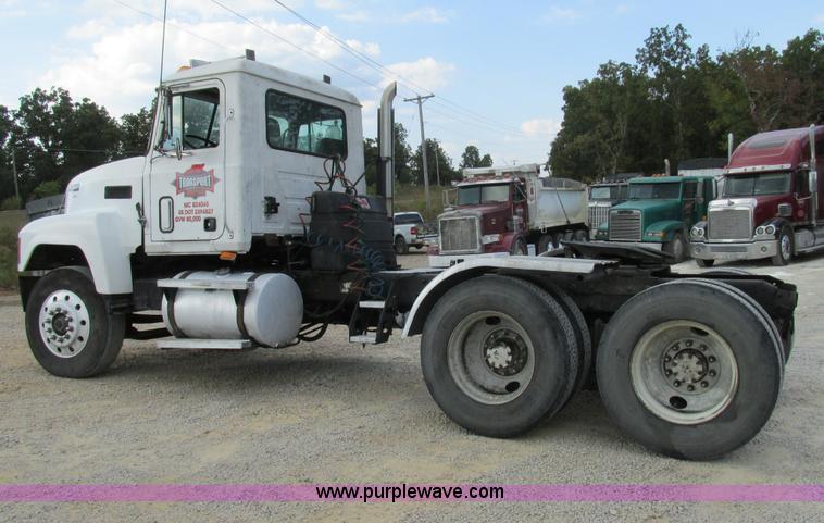 image for item BS9996 1996 Mack CH613SFA semi truck