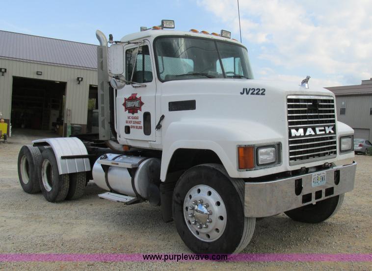 image for item BS9996 1996 Mack CH613SFA semi truck