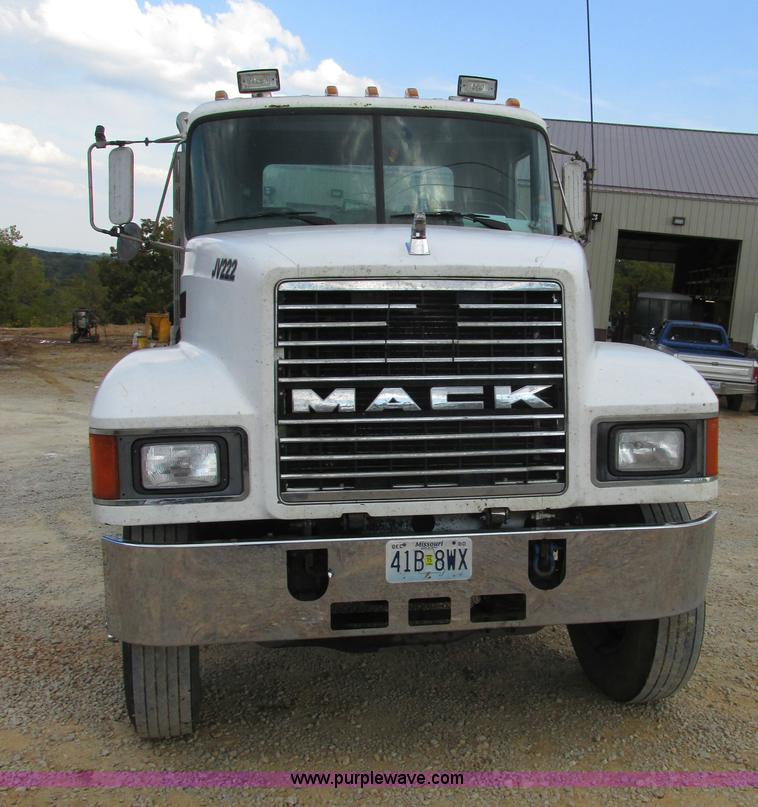 image for item BS9996 1996 Mack CH613SFA semi truck
