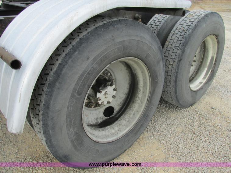 image for item BS9996 1996 Mack CH613SFA semi truck