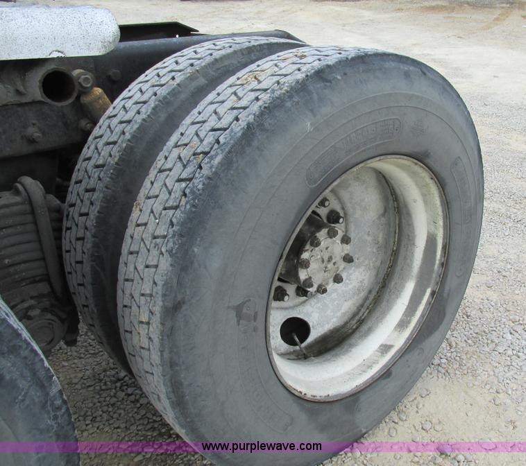 image for item BS9996 1996 Mack CH613SFA semi truck