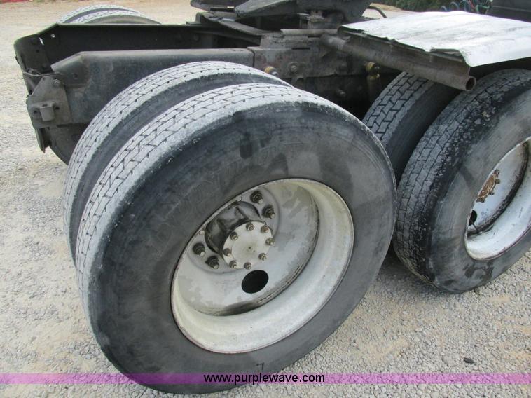 image for item BS9996 1996 Mack CH613SFA semi truck