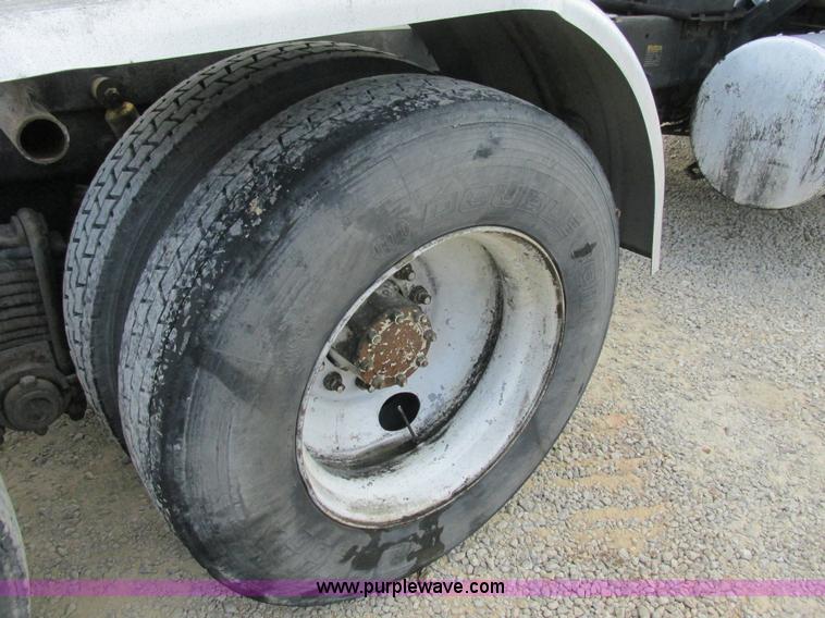 image for item BS9996 1996 Mack CH613SFA semi truck