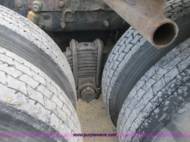 image for item BS9996 1996 Mack CH613SFA semi truck