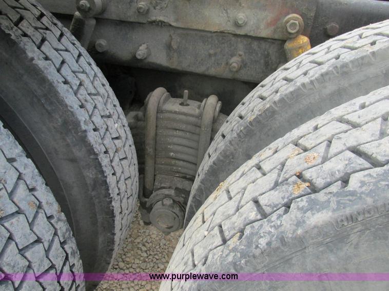 image for item BS9996 1996 Mack CH613SFA semi truck