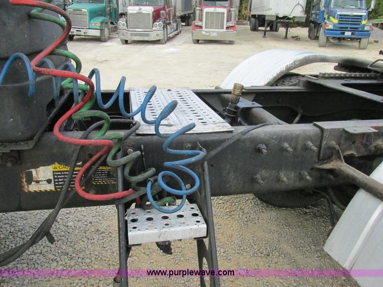 image for item BS9996 1996 Mack CH613SFA semi truck