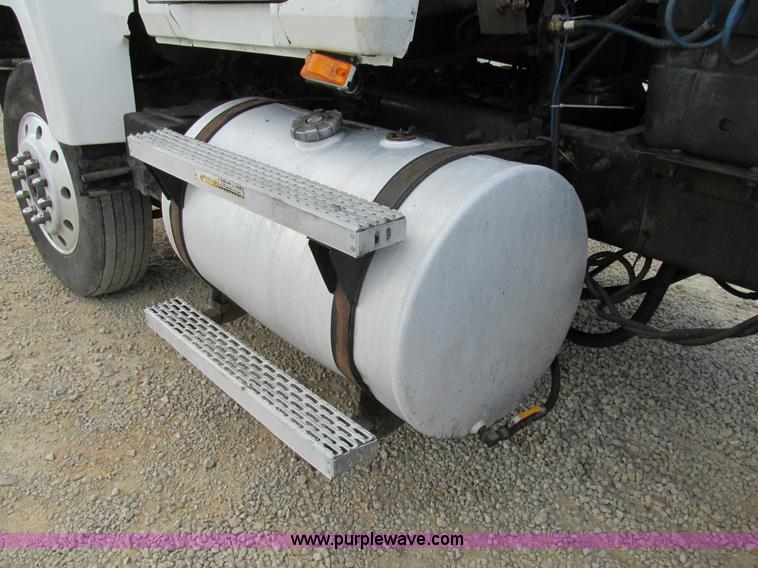 image for item BS9996 1996 Mack CH613SFA semi truck